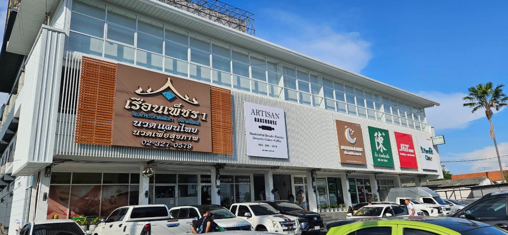 ให้เช่าอาคารพาณิชย์ลาดกระบัง สุวรรณภูมิ : ให้เช่าอาคารพาณิชย์สีขาว 2 ชั้น 1 คูหา สวย สภาพดี มีที่จอดรถสะดวกสบาย เหมาะสำหรับค้าขาย
