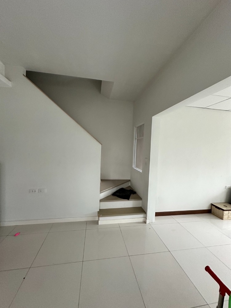 ขายทาวน์โฮมมีนบุรี-ร่มเกล้า : ขายทาวน์โฮม Indy ศรีนครินทร์ - ร่มเกล้า ทำเลดี พร้อมอยู่