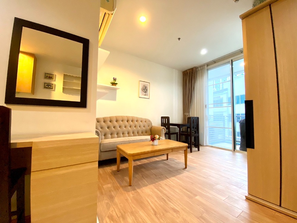 For RentCondoRatchathewi,Phayathai : Villa Rachatewi Studio, North-facing room, high floor, 18,000