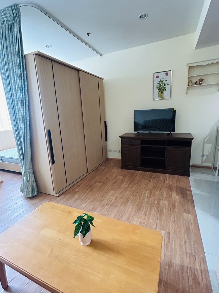 For RentCondoRatchathewi,Phayathai : Villa Rachatewi Studio, North-facing room, high floor, 18,000