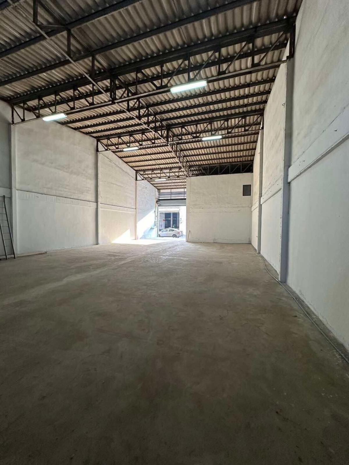 For RentFactoryRama 2, Bang Khun Thian : Warehouse for rent, Saem Dam location, Rama 2, usable area 396 sq m., has 2-storey office and bathroom, trailer trucks can enter and exit.