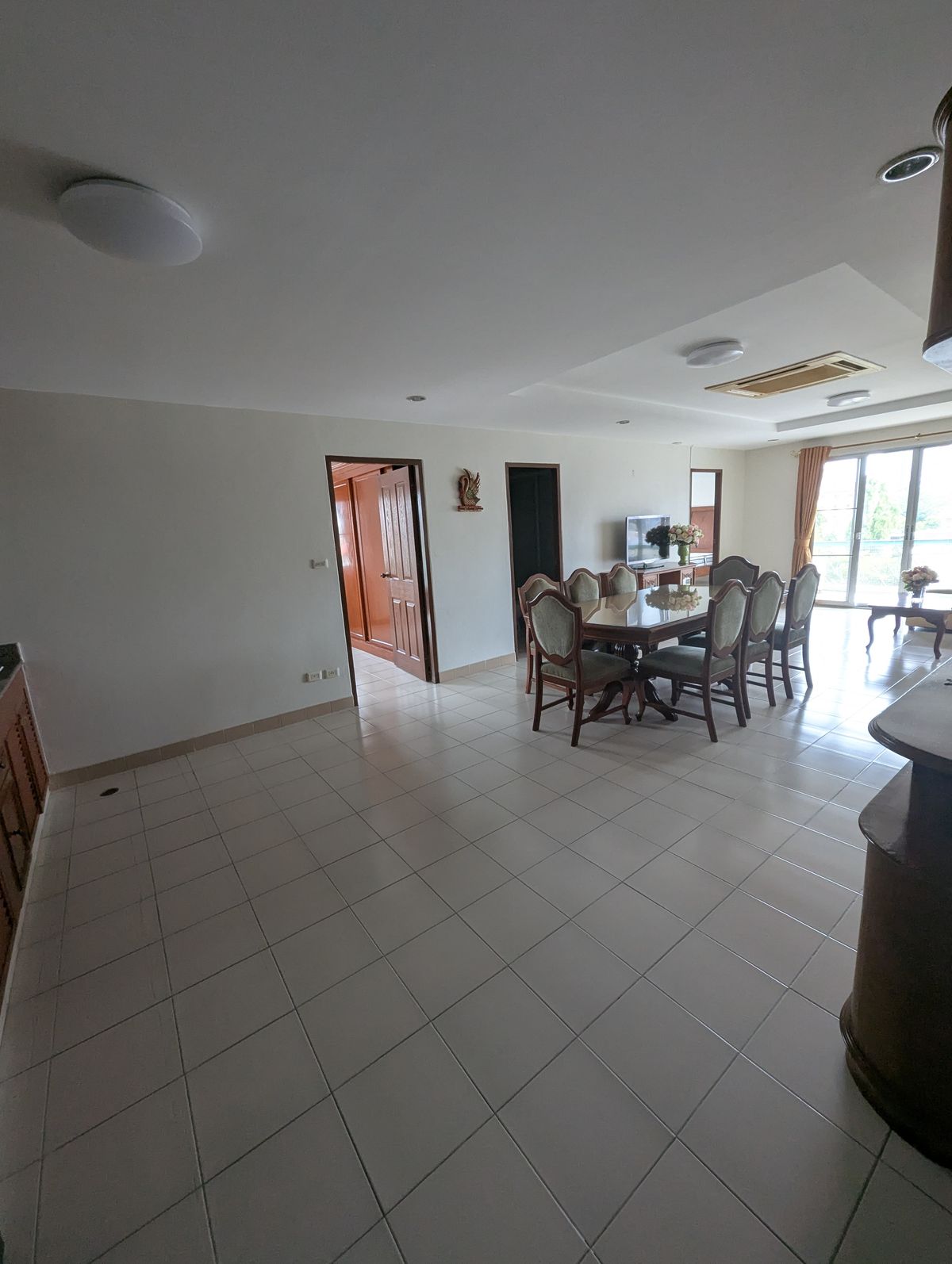 ให้เช่าคอนโดสุขุมวิท อโศก ทองหล่อ : Quiet 3 bed Apartment small pet allowed