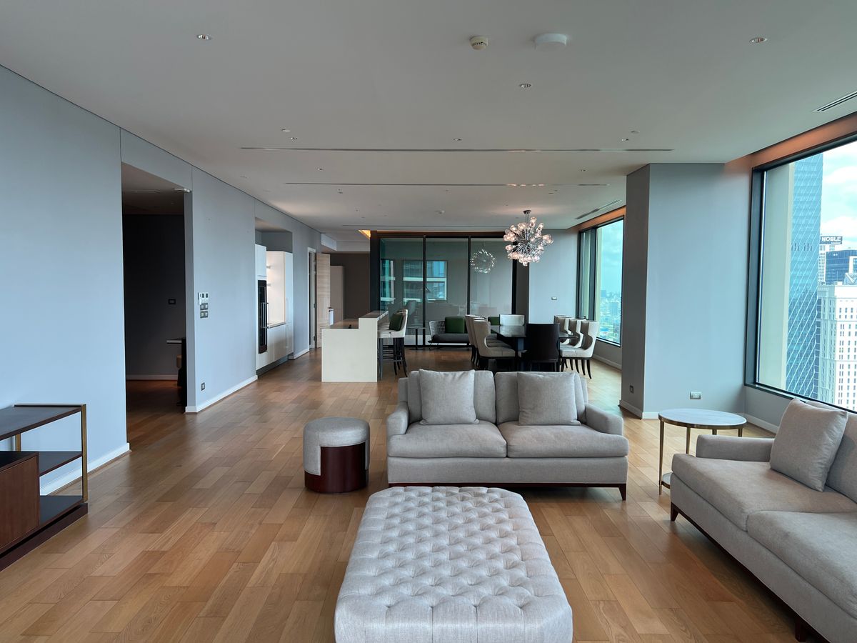 ให้เช่าคอนโดวิทยุ ชิดลม หลังสวน : 3 ห้องนอน 4 ห้องน้ำ Sindhorn Residence สินธร เรสซิเดนซ์ | ชั้น 33, 345 sq.m. | ราคาเช่า 450,000 บาทต่อเดือน ราคาขาย 110 ล้านบาท