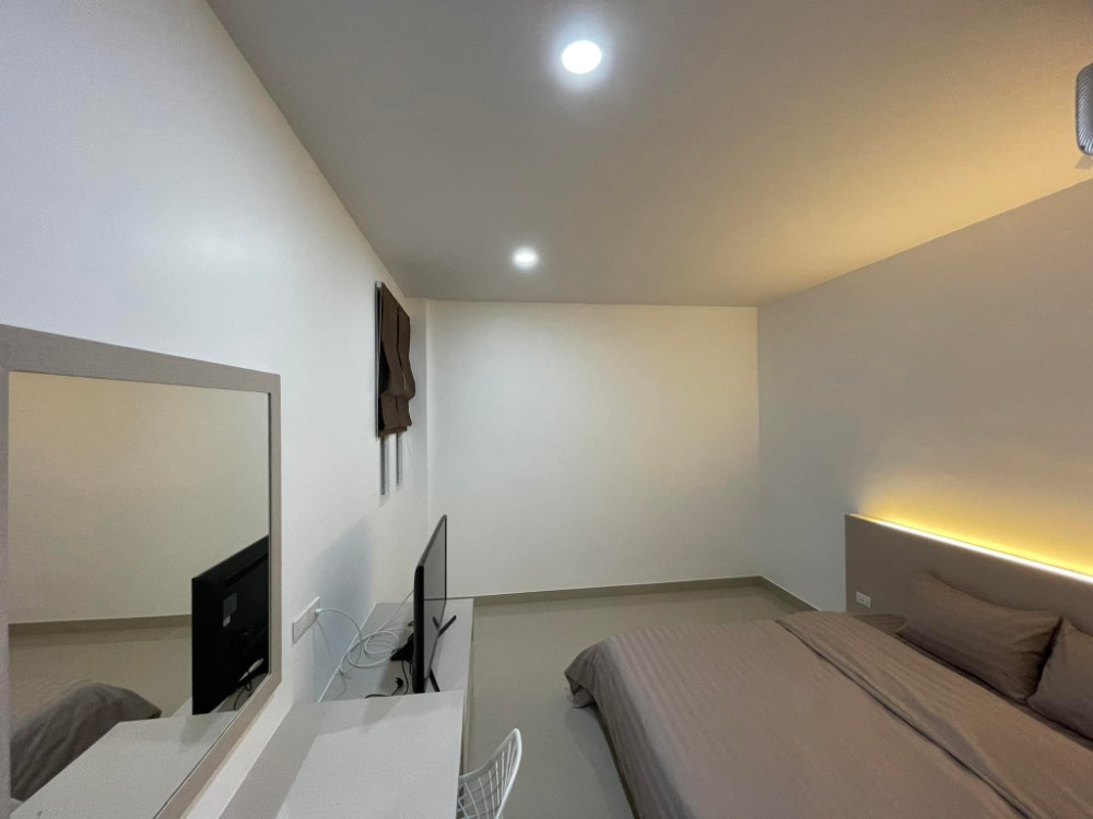 ให้เช่าปิ่นเกล้า จรัญสนิทวงศ์ : Line: @zimple_asset  ห้องพักรายวันหลังโรงพยาบาลยันฮี สะดวก สะอาด ปลอดภัย ห้องใหญ่ พร้อมสิ่งอำนวยความสะดวกครบครัน เดินทางสะดวก ไม่ไกลจากMRTบางอ้อ