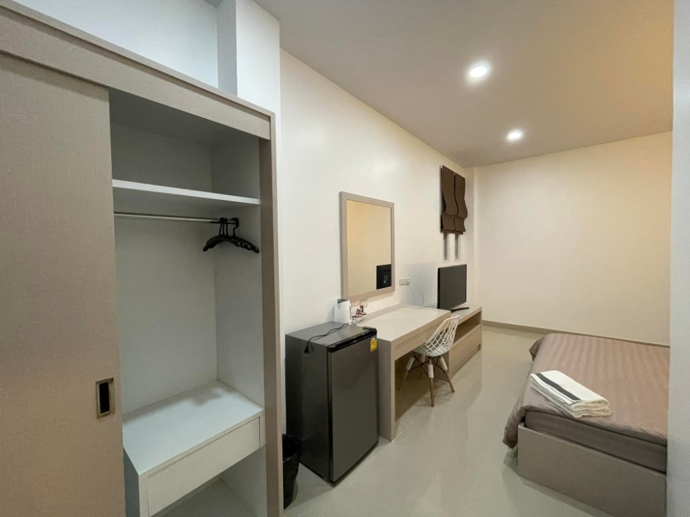 ให้เช่าปิ่นเกล้า จรัญสนิทวงศ์ : Line: @zimple_asset  ห้องพักรายวันหลังโรงพยาบาลยันฮี สะดวก สะอาด ปลอดภัย ห้องใหญ่ พร้อมสิ่งอำนวยความสะดวกครบครัน เดินทางสะดวก ไม่ไกลจากMRTบางอ้อ