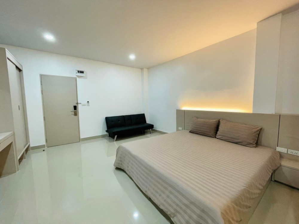 ให้เช่าปิ่นเกล้า จรัญสนิทวงศ์ : Line: @zimple_asset  ห้องพักรายวันหลังโรงพยาบาลยันฮี สะดวก สะอาด ปลอดภัย ห้องใหญ่ พร้อมสิ่งอำนวยความสะดวกครบครัน เดินทางสะดวก ไม่ไกลจากMRTบางอ้อ