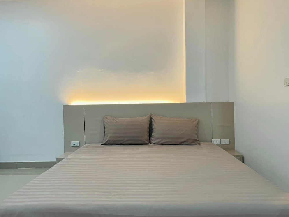 ให้เช่าปิ่นเกล้า จรัญสนิทวงศ์ : Line: @zimple_asset  ห้องพักรายวันหลังโรงพยาบาลยันฮี สะดวก สะอาด ปลอดภัย ห้องใหญ่ พร้อมสิ่งอำนวยความสะดวกครบครัน เดินทางสะดวก ไม่ไกลจากMRTบางอ้อ