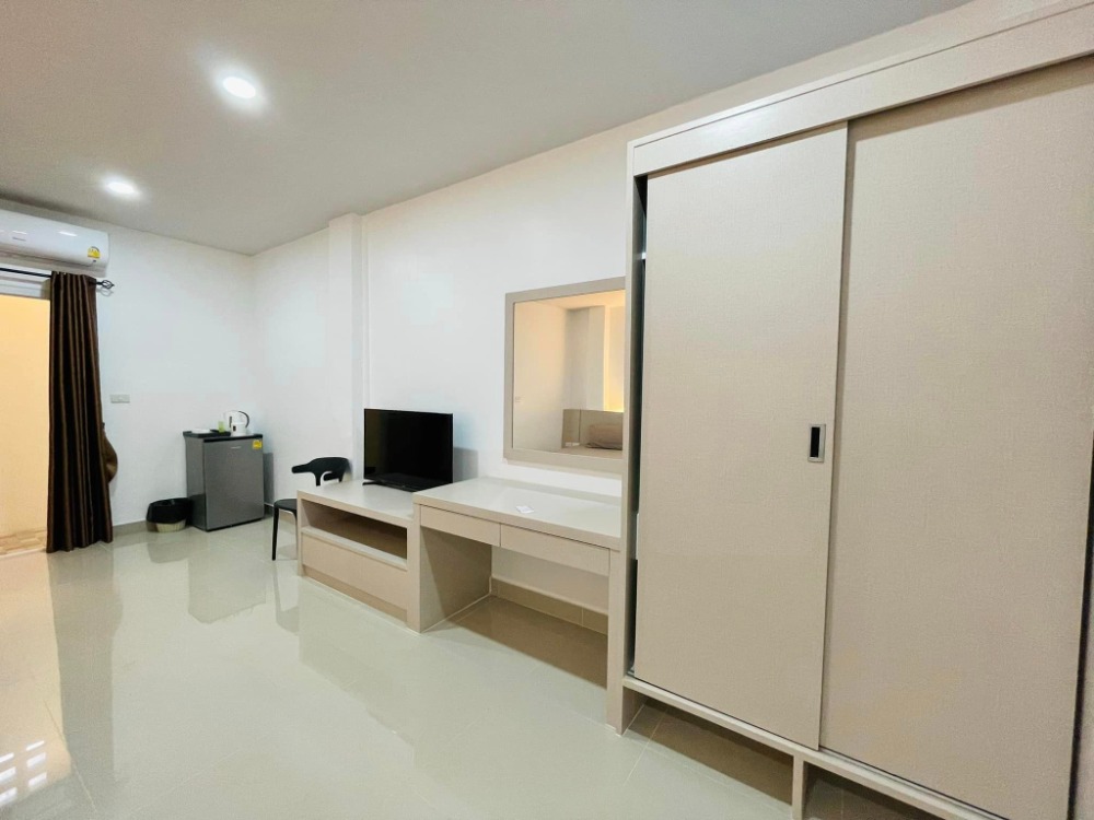 ให้เช่าปิ่นเกล้า จรัญสนิทวงศ์ : Line: @zimple_asset  ห้องพักรายวันหลังโรงพยาบาลยันฮี สะดวก สะอาด ปลอดภัย ห้องใหญ่ พร้อมสิ่งอำนวยความสะดวกครบครัน เดินทางสะดวก ไม่ไกลจากMRTบางอ้อ