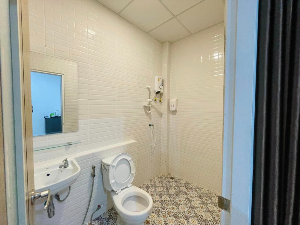 ให้เช่าปิ่นเกล้า จรัญสนิทวงศ์ : Line: @zimple_asset  ห้องพักรายวันหลังโรงพยาบาลยันฮี สะดวก สะอาด ปลอดภัย ห้องใหญ่ พร้อมสิ่งอำนวยความสะดวกครบครัน เดินทางสะดวก ไม่ไกลจากMRTบางอ้อ