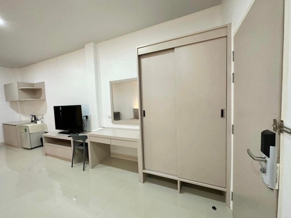 ให้เช่าปิ่นเกล้า จรัญสนิทวงศ์ : Line: @zimple_asset  ห้องพักรายวันหลังโรงพยาบาลยันฮี สะดวก สะอาด ปลอดภัย ห้องใหญ่ พร้อมสิ่งอำนวยความสะดวกครบครัน เดินทางสะดวก ไม่ไกลจากMRTบางอ้อ