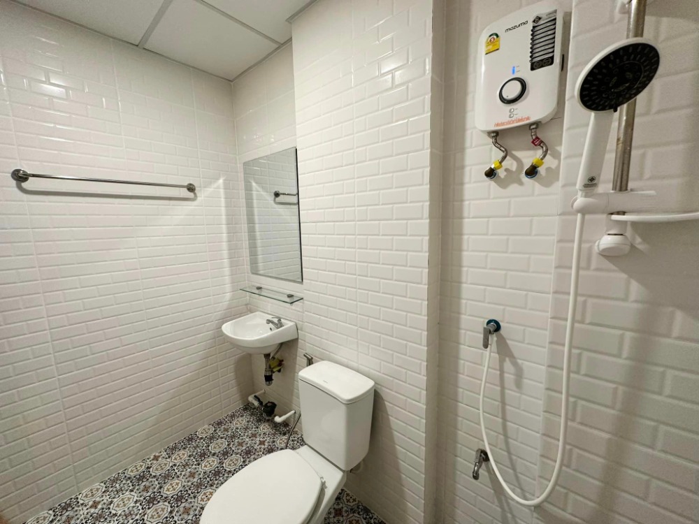 ให้เช่าปิ่นเกล้า จรัญสนิทวงศ์ : Line: @zimple_asset  ห้องพักรายวันหลังโรงพยาบาลยันฮี สะดวก สะอาด ปลอดภัย ห้องใหญ่ พร้อมสิ่งอำนวยความสะดวกครบครัน เดินทางสะดวก ไม่ไกลจากMRTบางอ้อ