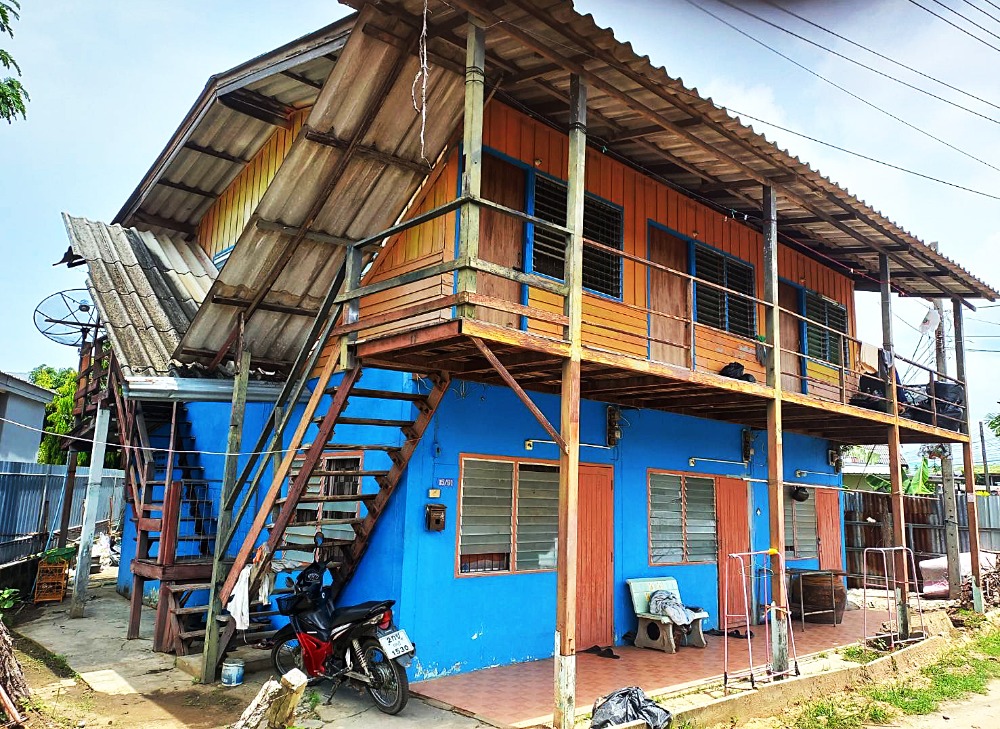 For SaleHousePattaya, Bangsaen, Chonburi : For sale: 2-storey house, 10 rooms for rent, Soi Thesaban, Sattahip, area 61 sq m.