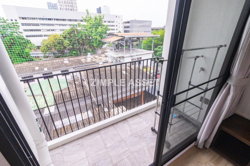 For RentOnnut, Udomsuk : Line: @zimple_asset Fully-furnished apartments in Sukhumvit 81, well-decorated rooms with convenient access, just 200 m. from BTS On Nut.