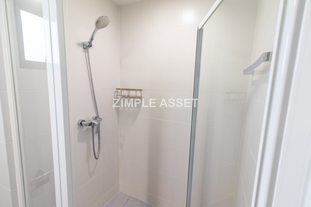 For RentOnnut, Udomsuk : Line: @zimple_asset Fully-furnished apartments in Sukhumvit 81, well-decorated rooms with convenient access, just 200 m. from BTS On Nut.