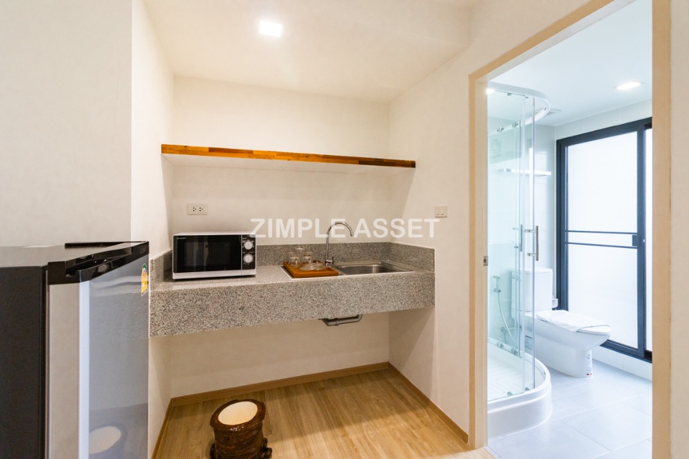 For RentOnnut, Udomsuk : Line: @zimple_asset Fully-furnished apartments in Sukhumvit 81, well-decorated rooms with convenient access, just 200 m. from BTS On Nut.