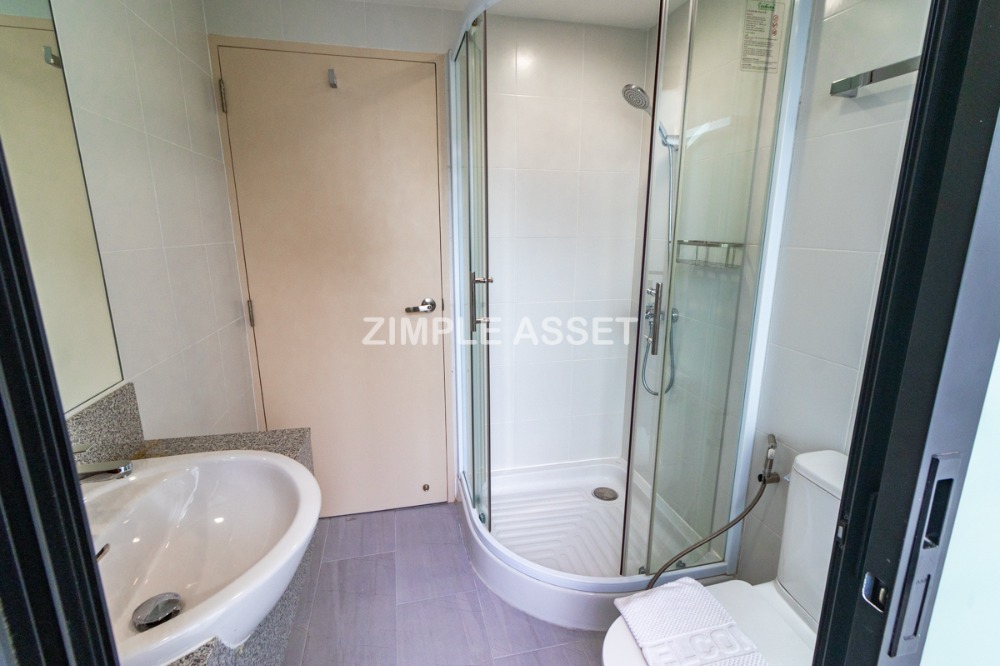 For RentOnnut, Udomsuk : Line: @zimple_asset Fully-furnished apartments in Sukhumvit 81, well-decorated rooms with convenient access, just 200 m. from BTS On Nut.