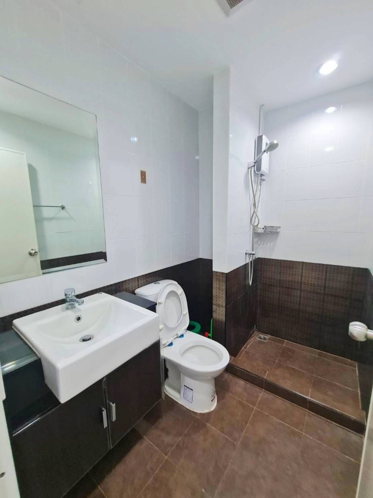 For RentCondoPattanakan, Srinakarin : For rent: Asakan Place Srinakarin, 11th floor, price 8,000 baht, fully furnished, ready to move in