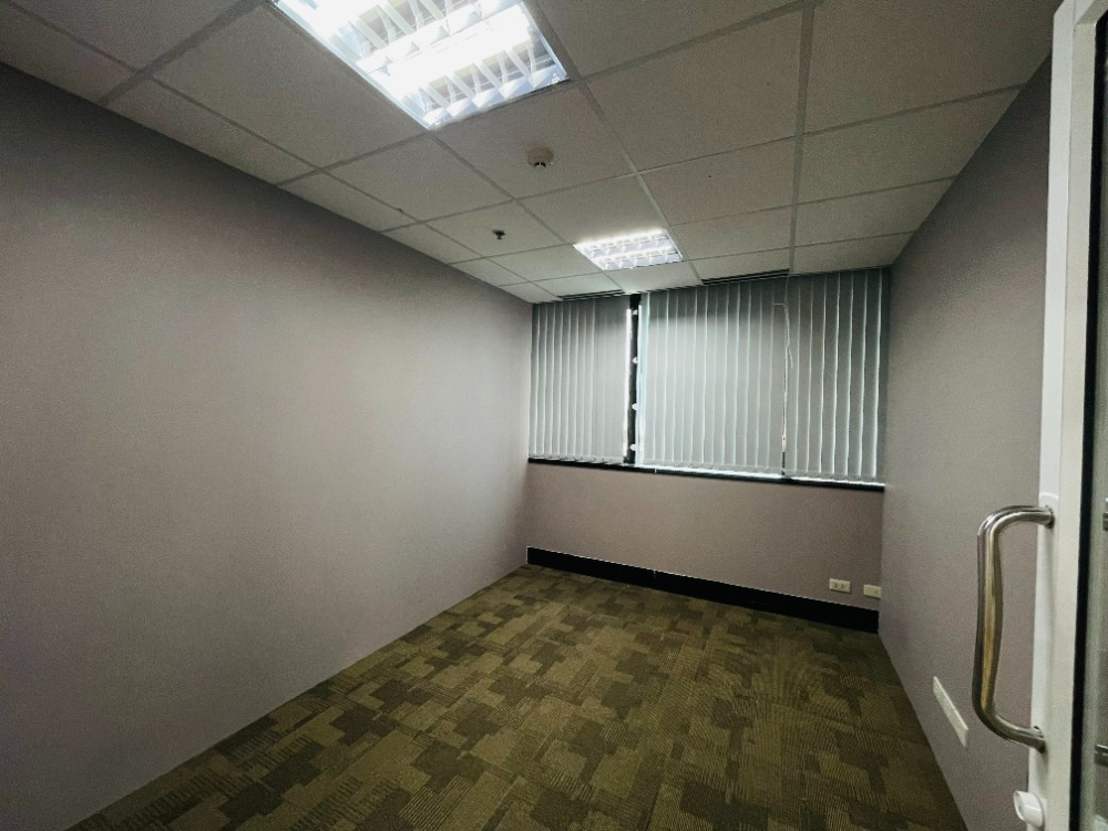 For RentOfficeRatchadapisek, Huaikwang, Suttisan : Office area for rent at Ratchadaphisek Olympia Thai Tower Olympia Thai Tower, 21st floor, 229 sqm.178,620 baht/month 