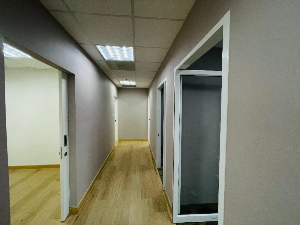 For RentOfficeRatchadapisek, Huaikwang, Suttisan : Office area for rent at Ratchadaphisek Olympia Thai Tower Olympia Thai Tower, 21st floor, 229 sqm.178,620 baht/month 