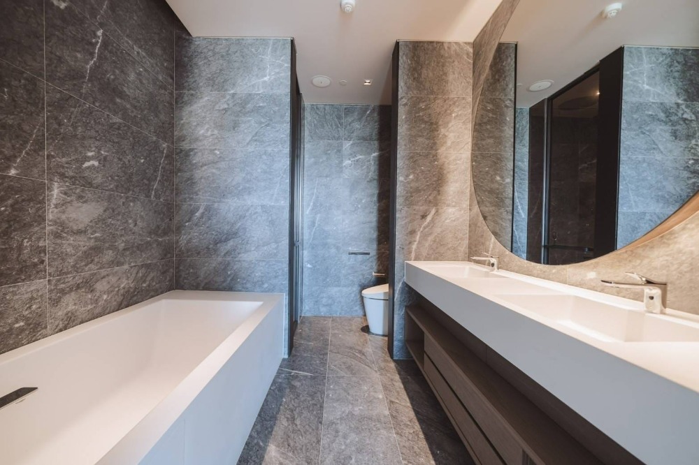 For SaleCondoWongwianyai, Charoennakor : Banyan Tree Residence Bangkok Banyan Tree Residence Riverside Bangkok, 2-bedroom riverfront condo, River front Unit 160 sq.m., price 40.90 million baht*