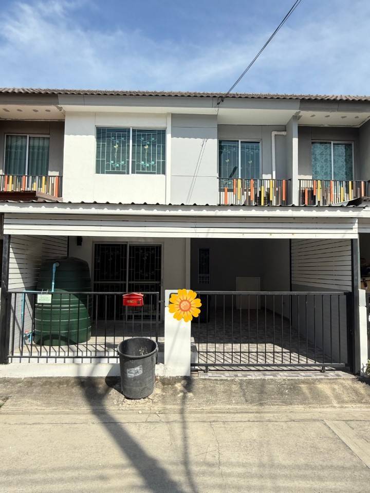 For RentTownhomePathum Thani,Rangsit, Thammasat : #For rent, 2-storey townhouse, newly renovated, 3 bedrooms, 2 bathrooms, Pruksa Village 96/1, along Khlong Song, Khlong Luang, ready to move in, rental price 10,000 baht/month #Pets allowed #Near Bangkok University #Near Rangsit University