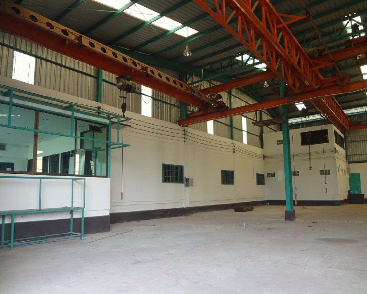 ให้เช่าโกดังพระราม 2 บางขุนเทียน : For Rent ให้เช่า โกดัง โรงงาน พร้อมสำนักงาน โกดังมีเครน / ทำเล ริมถนนพระราม 2 กม.42 / พื้นที่ดิน 2.5 ไร่ / พื้นที่ใช้สอยรวม 1,450 ตารางเมตร / รถเทเลอร์เข้าออกได้