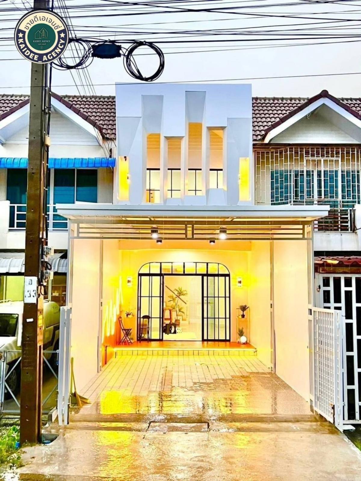 ขายทาวน์โฮมนนทบุรี บางใหญ่ บางบัวทอง : เปิดจอง หมู่บ้านบ้านรุ่งกานต์2  ตำบล ทวีวัฒนา อำเภอไทรน้อย นนทบุรีใกล้แหล่งอำนวยความสะดวก อาทิ ตลาดน้ำไทรน้อย, อบต.บางรักพัฒนาและศูนย์ราชการไทรน้อย