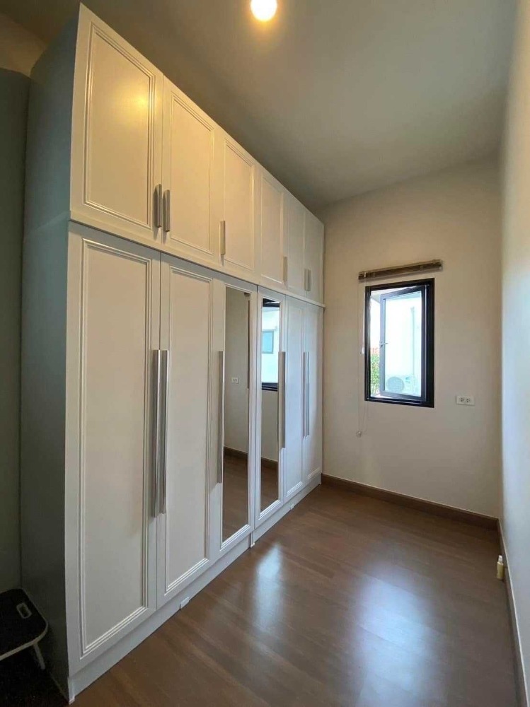 ขายบ้านนวมินทร์ รามอินทรา : S-GORW101 ขาย บ้านเดี่ยว แกรนด์ บริทาเนีย วงแหวน รามอินทรา 2ชั้น  ขนาด 52.2ตรว. พื้นที่ใช้สอย 180ตรม. 4นอน 3น้ำ 8.5 ล้าน 064-959-8900