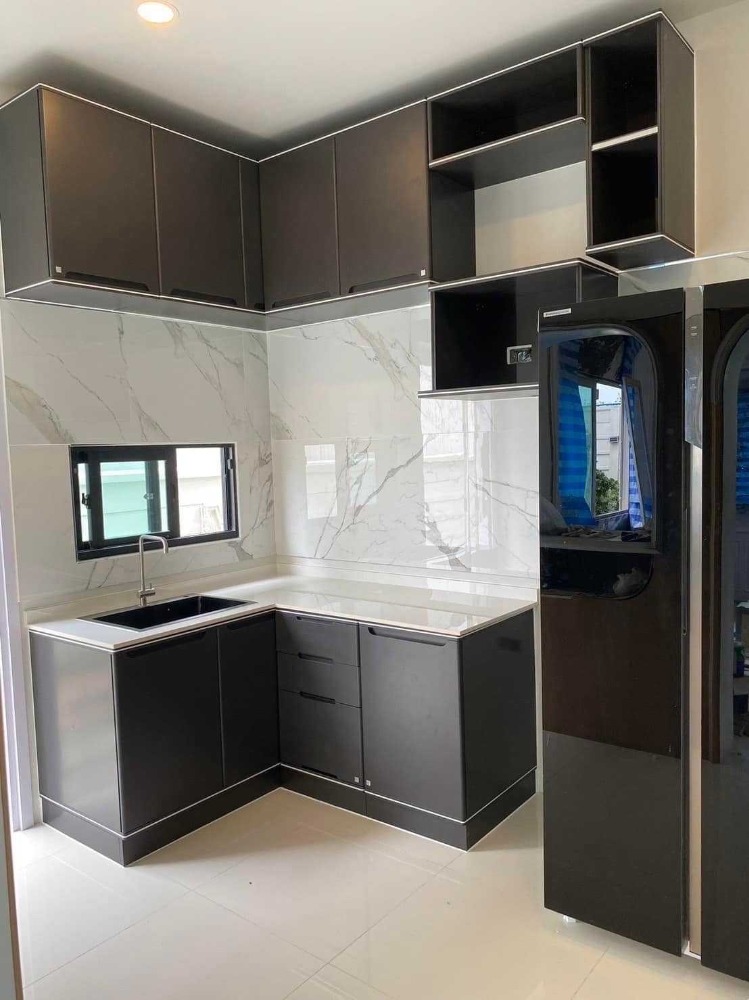 ขายบ้านนวมินทร์ รามอินทรา : S-GORW101 ขาย บ้านเดี่ยว แกรนด์ บริทาเนีย วงแหวน รามอินทรา 2ชั้น  ขนาด 52.2ตรว. พื้นที่ใช้สอย 180ตรม. 4นอน 3น้ำ 8.5 ล้าน 064-959-8900