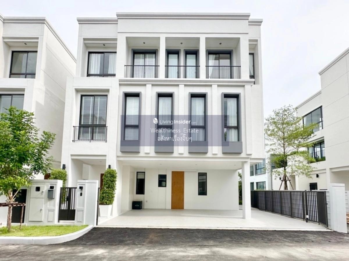 For SaleHousePattanakan, Srinakarin : House size 370 sq m with 4 bedrooms, 5 bathrooms, 3 parking spaces, price 22.6 million, interested in making an appointment to view 0808144488