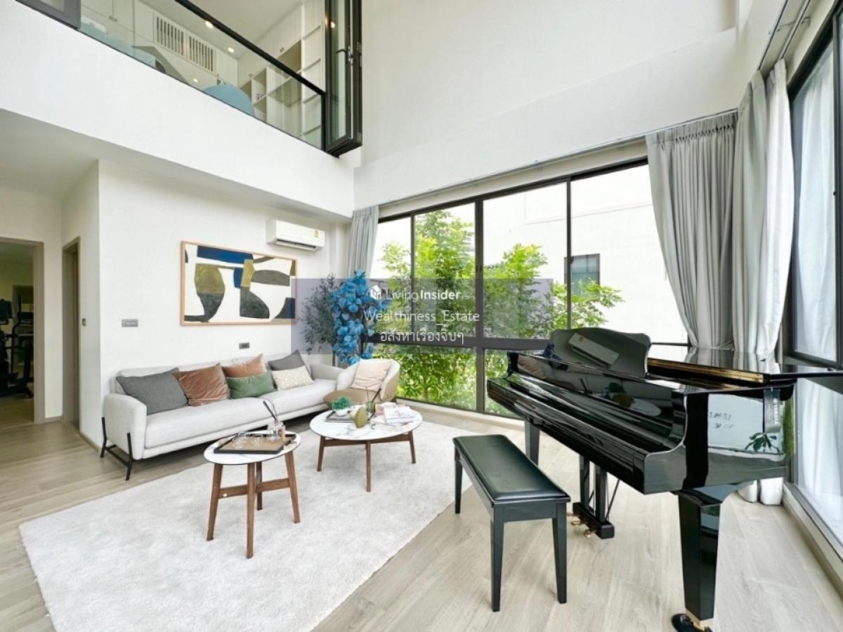 For SaleHousePattanakan, Srinakarin : Luxury house on the road, price 32 million, 556 sq m, 5 bedrooms, 4 parking spaces, very good value, you cant miss it, inquire 0808144488