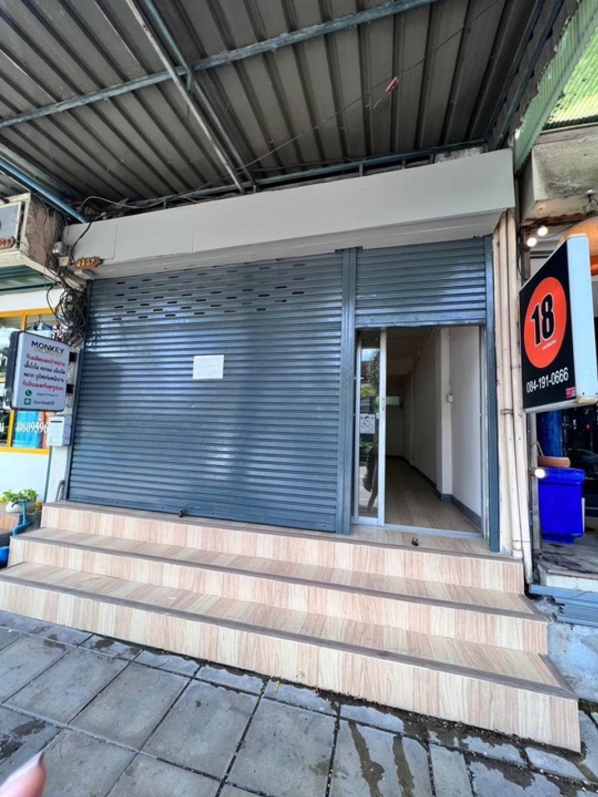ให้เช่าอาคารพาณิชย์พัฒนาการ ศรีนครินทร์ : ให้เช่าอาคารพาณิชย์ 256 ตรม ตรงข้ามโรงเรียน อยู่ตรงซอย พัฒนาการ 53/1 มี 4 ชั้น ราคา 65,000 บาทติดต่อ 0808144488