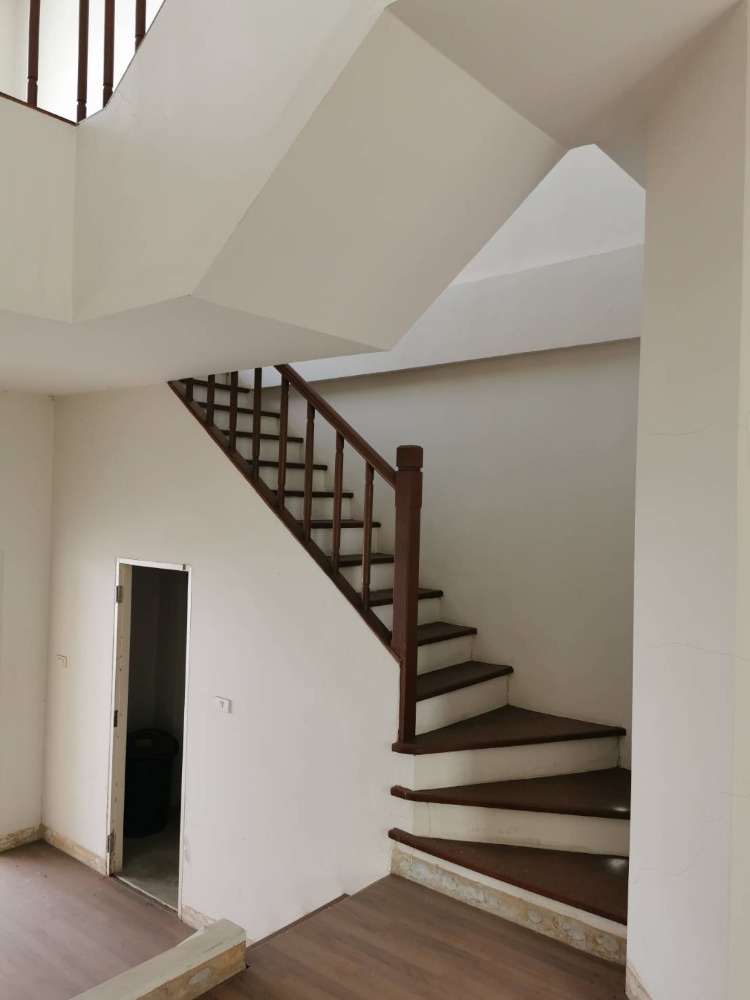 ขายทาวน์โฮมโชคชัย4 ลาดพร้าว71 : บ้านกลางเมือง ลาดพร้าว - โชคชัย 4 / 3 ห้องนอน (ขาย), Baan Klang Muang Ladprao - Chokchai 4 / 3 Bedrooms (FOR SALE) TPM127