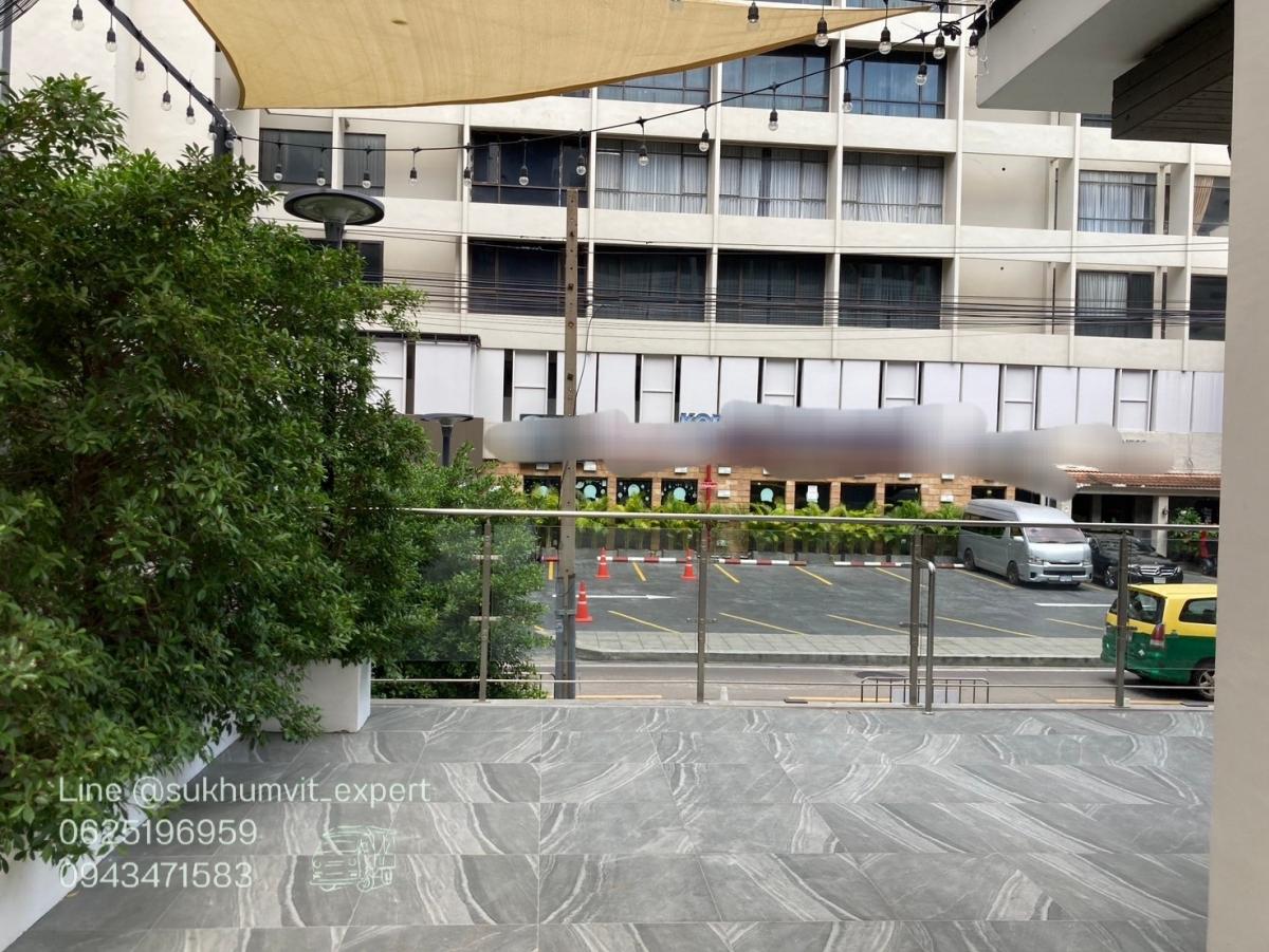 For RentRetail SpaceSukhumvit, Asoke, Thonglor : BTS Asoke, empty space for rent for a shop, 66 square meters, good location, can be made into a glass room, cute cafe, has a private bathroom