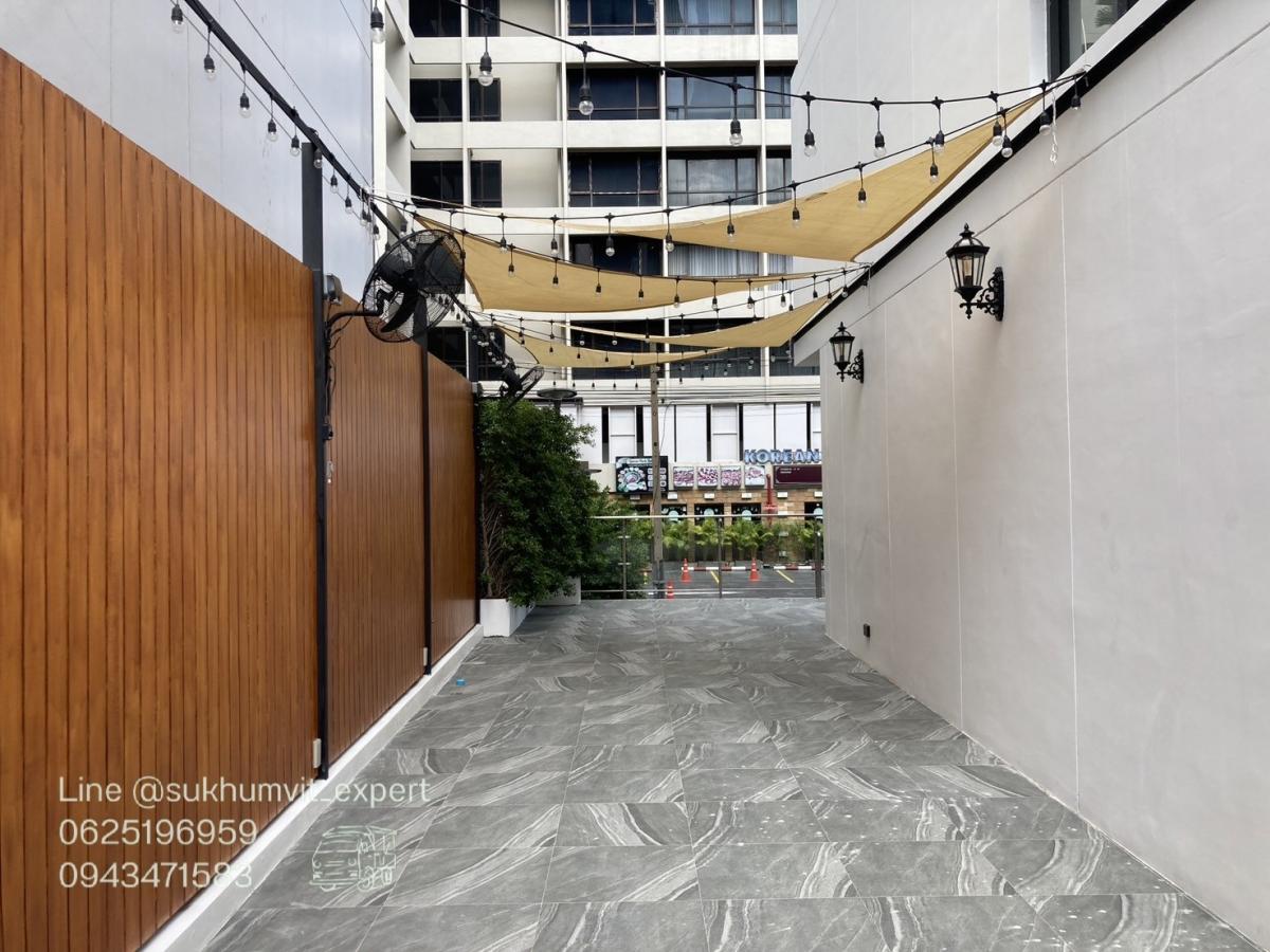 For RentRetail SpaceSukhumvit, Asoke, Thonglor : BTS Asoke, empty space for rent for a shop, 66 square meters, good location, can be made into a glass room, cute cafe, has a private bathroom