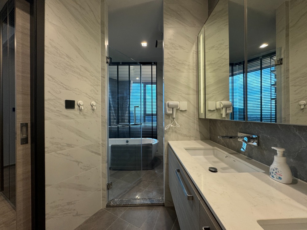 For RentCondoLadprao, Central Ladprao : 2 bedrooms, high floor, fully furnished, ready to move in