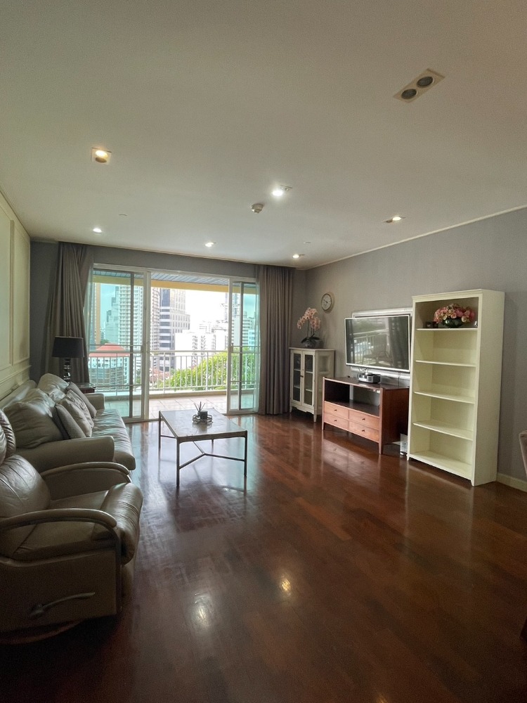 ให้เช่าคอนโดสุขุมวิท อโศก ทองหล่อ : Wilshire Sukhumvit 22 Big Balcony with Pool View, Big size 135sqm 2bedroom + Maid room, Good deal and Good condition