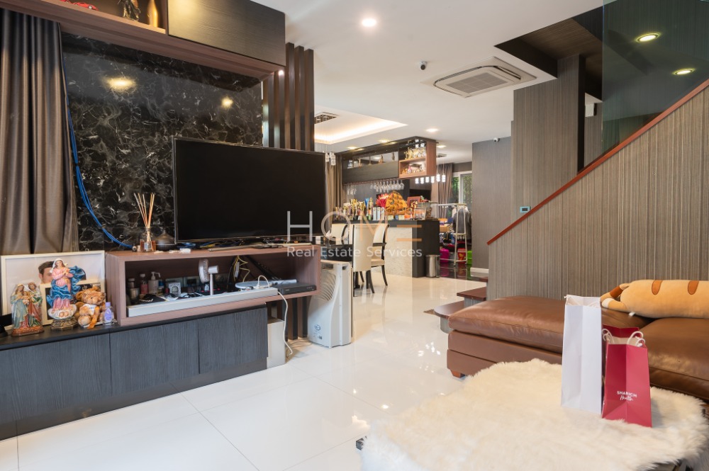 ขายบ้านลาดพร้าว เซ็นทรัลลาดพร้าว : เดอะ แกลเลอรี่ เฮ้าส์ แพทเทิร์น / 3 ห้องนอน (ขาย), The Gallery House Pattern / 3 Bedrooms (FOR SALE) TPM136