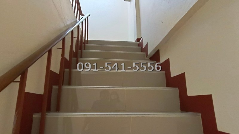 For SaleShop HouseYaowarat, Banglamphu : For sale: 3 shophouses, area 28 sq m, accommodation with rental rooms, on Soi Nak Bamrung Road, Bangkok. The building is on the roadside, convenient for travel.