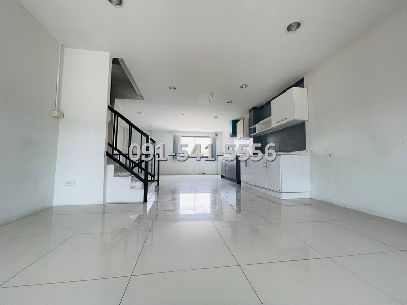 ขายอาคารพาณิชย์เลียบทางด่วนรามอินทรา : ขาย เซ้ง อาคารพาณิชย์ รามคำแหง 21 ใกล้จุดขึ้นลงทางด่วน ตึกแถว 3 ชั้น 4 คูหา พื้นที่ 154 ตรว