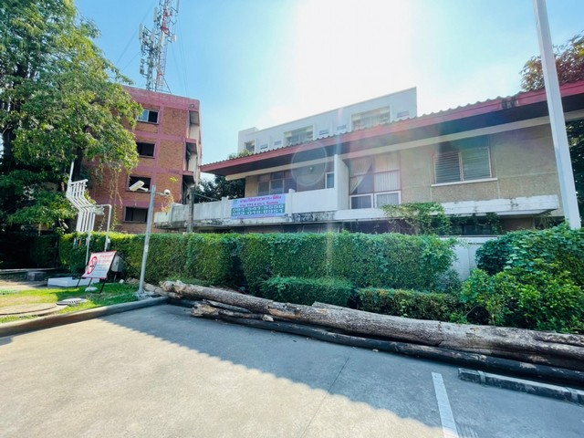 For SaleShop HouseBang Sue, Wong Sawang, Tao Pun : For sale: 4.5-storey building with roof terrace, house and land attached to the building, very good location on Prachachuen Road, convenient transportation