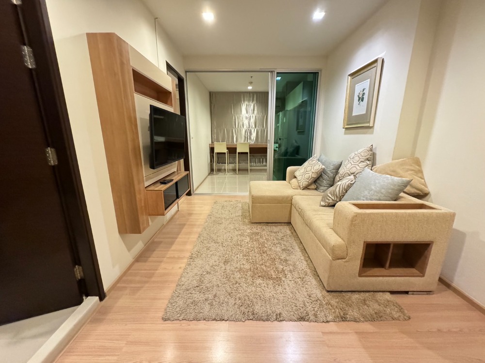 ให้เช่าคอนโดสาทร นราธิวาส : Rhythm Sathorn ห้องสวยมาก ขนาดใหญ่ 45 ตรม ว่างให้เช่า ใกล้ bts สะพานตากสิน เฟอนิเจ้อครบ