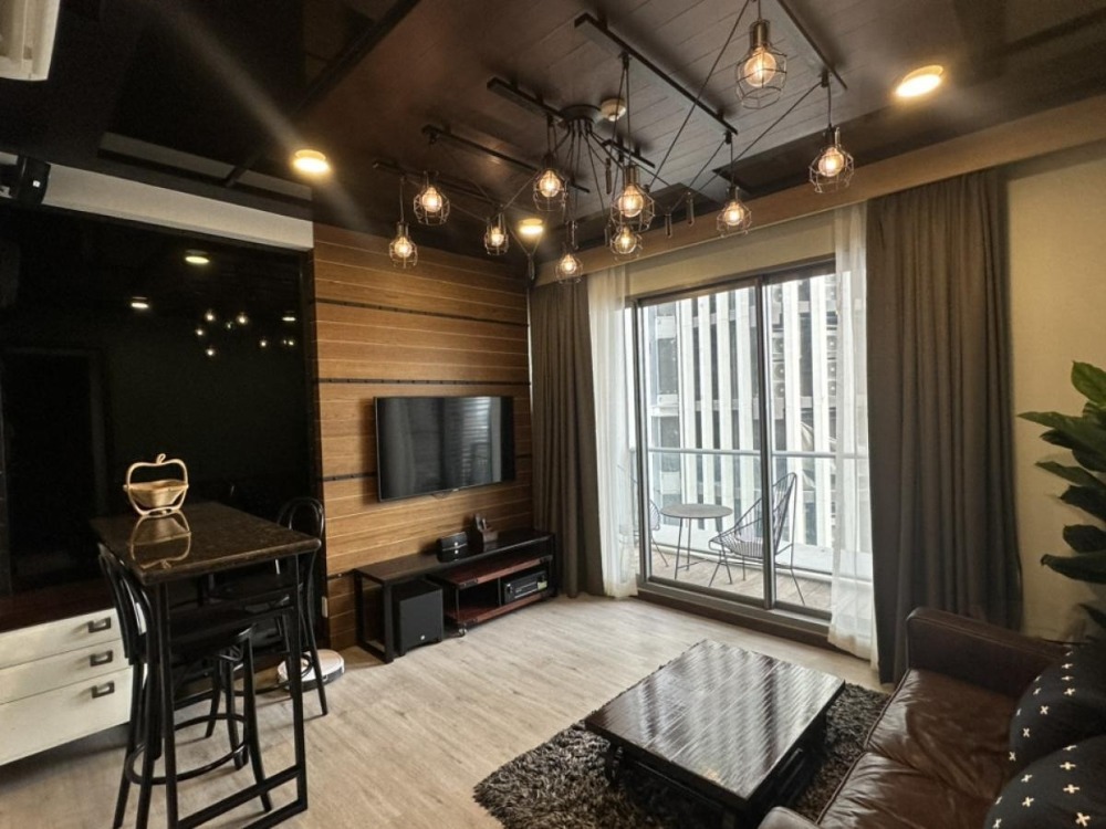 ขายคอนโดสุขุมวิท อโศก ทองหล่อ : S-TLE111 ขาย คอนโด เดอะ ลอฟท์ เอกมัย ชั้น17  วิวทิศตะวันออก 47.5ตร.ม. 1นอน 1น้ำ 8.9 ล้าน  064-959-8900