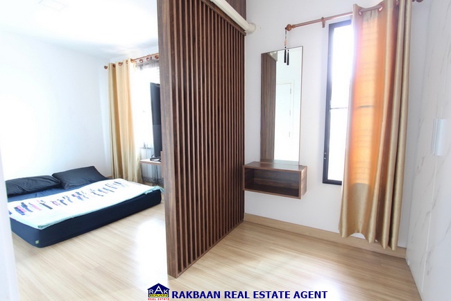 ขายทาวน์โฮมปทุมธานี รังสิต ธรรมศาสตร์ : ขายพฤกษาวิลล์ 111 รังสิต - เวิร์คพอยท์ หลังมุม (ราคาพิเศษต่ำกว่าทุน) 24.5 ตร.ว. 4 นอน ต่อเติมครัว พร้อมอยู่ ของแถมเพียบ