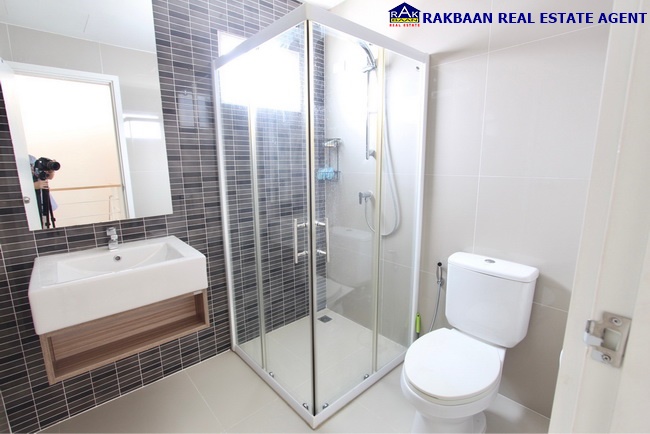 ขายทาวน์โฮมปทุมธานี รังสิต ธรรมศาสตร์ : ขายพฤกษาวิลล์ 111 รังสิต - เวิร์คพอยท์ หลังมุม (ราคาพิเศษต่ำกว่าทุน) 24.5 ตร.ว. 4 นอน ต่อเติมครัว พร้อมอยู่ ของแถมเพียบ