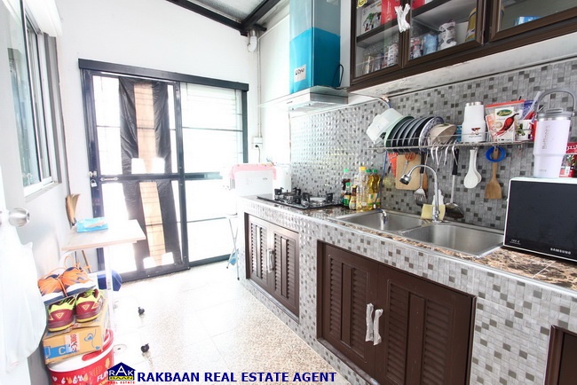 ขายทาวน์โฮมปทุมธานี รังสิต ธรรมศาสตร์ : ขายพฤกษาวิลล์ 111 รังสิต - เวิร์คพอยท์ หลังมุม (ราคาพิเศษต่ำกว่าทุน) 24.5 ตร.ว. 4 นอน ต่อเติมครัว พร้อมอยู่ ของแถมเพียบ