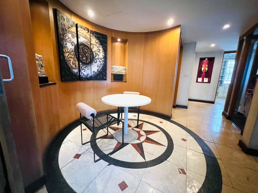 For SaleHome OfficePattanakan, Srinakarin : Commercial building for sale, Phatthanakan 44, near BTS Phatthanakan Intersection, corner building