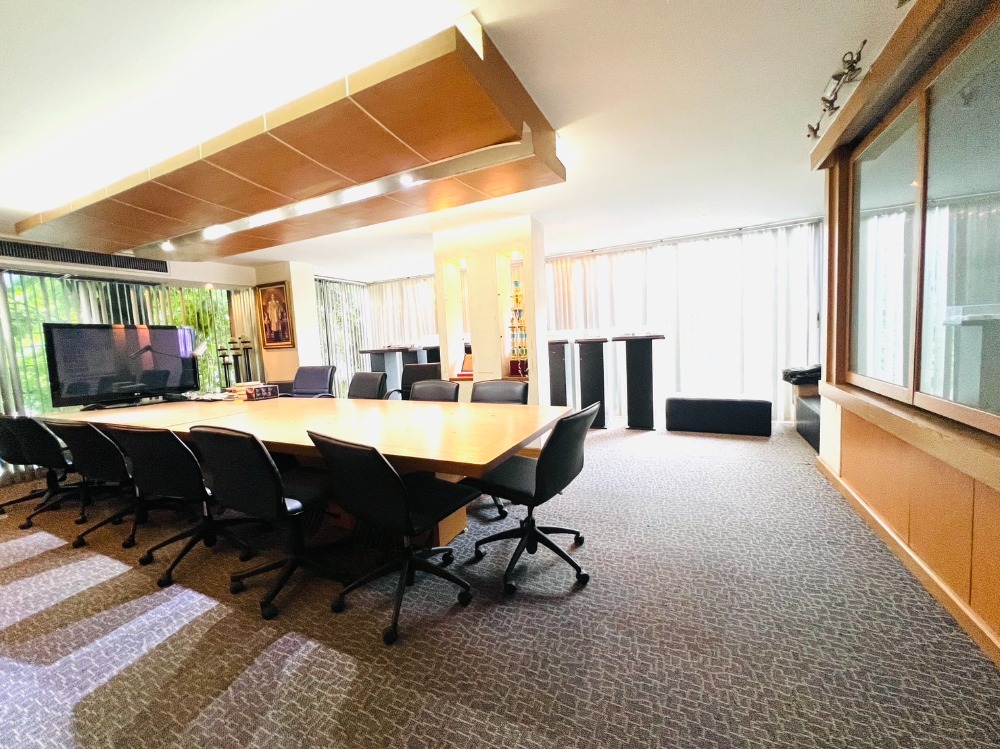 For SaleHome OfficePattanakan, Srinakarin : Commercial building for sale, Phatthanakan 44, near BTS Phatthanakan Intersection, corner building