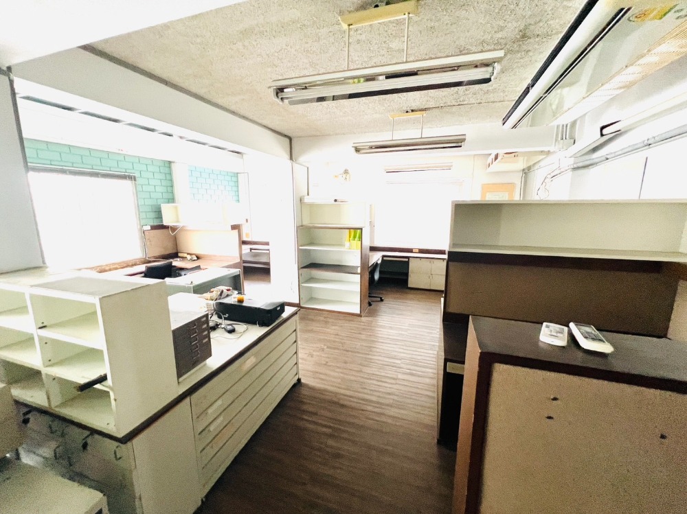 For SaleHome OfficePattanakan, Srinakarin : Commercial building for sale, Phatthanakan 44, near BTS Phatthanakan Intersection, corner building