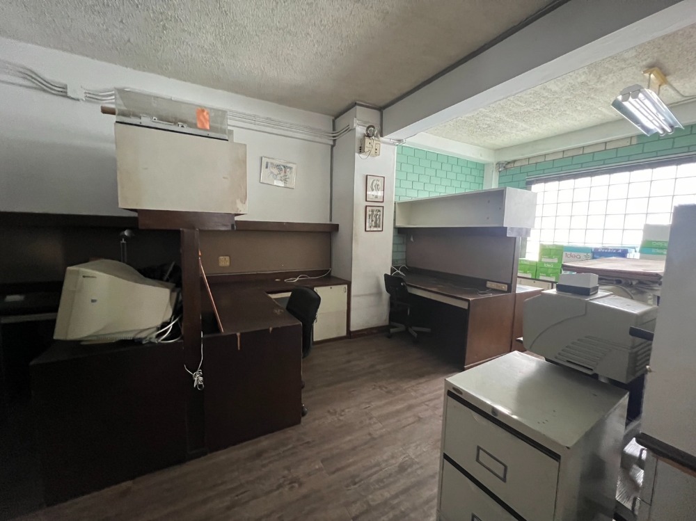 For SaleHome OfficePattanakan, Srinakarin : Commercial building for sale, Phatthanakan 44, near BTS Phatthanakan Intersection, corner building